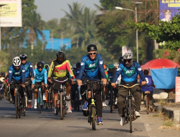  Sambut HUT RI ke-78, Bank Kalsel Gelar Fun Gowes Lintas Daerah