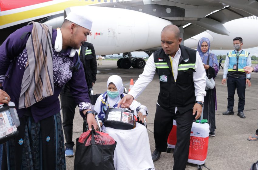  Prioritaskan Layanan Lansia, Jemaah Haji Kloter Pertama Tiba di Banjarmasin